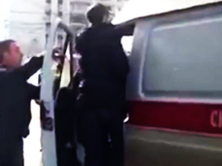 Задержание пьяного водителя «скорой помощи» в Воронеже попало на видео