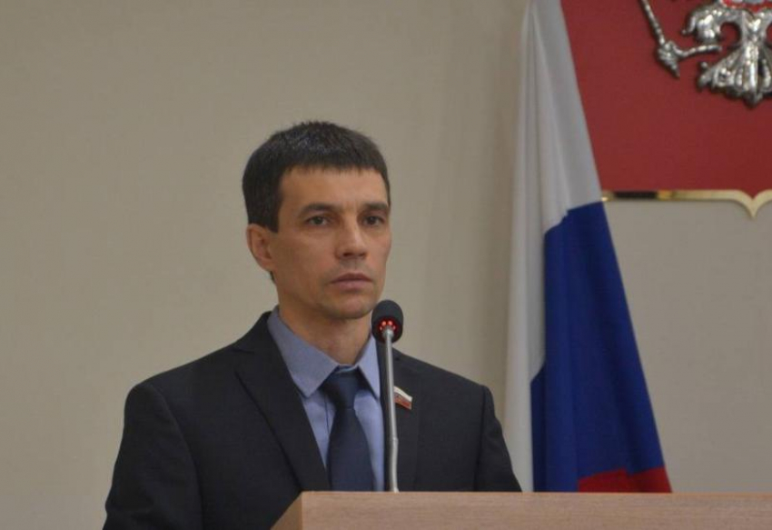 «Жигули» и Tesla – на чем ездит и как живет депутат Воронежской гордумы Панфилов