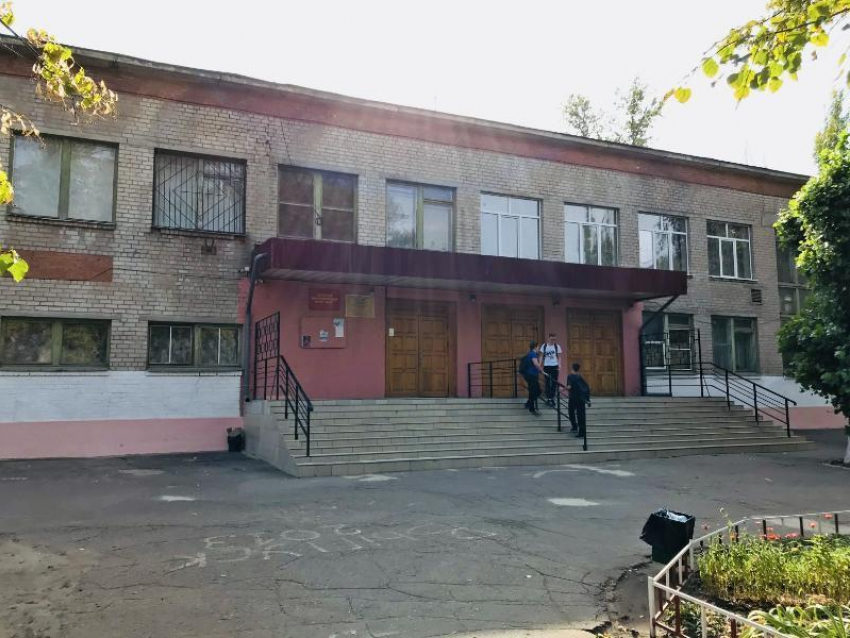 Воронежскую школу закрыли на два дня из-за запаха фекалий