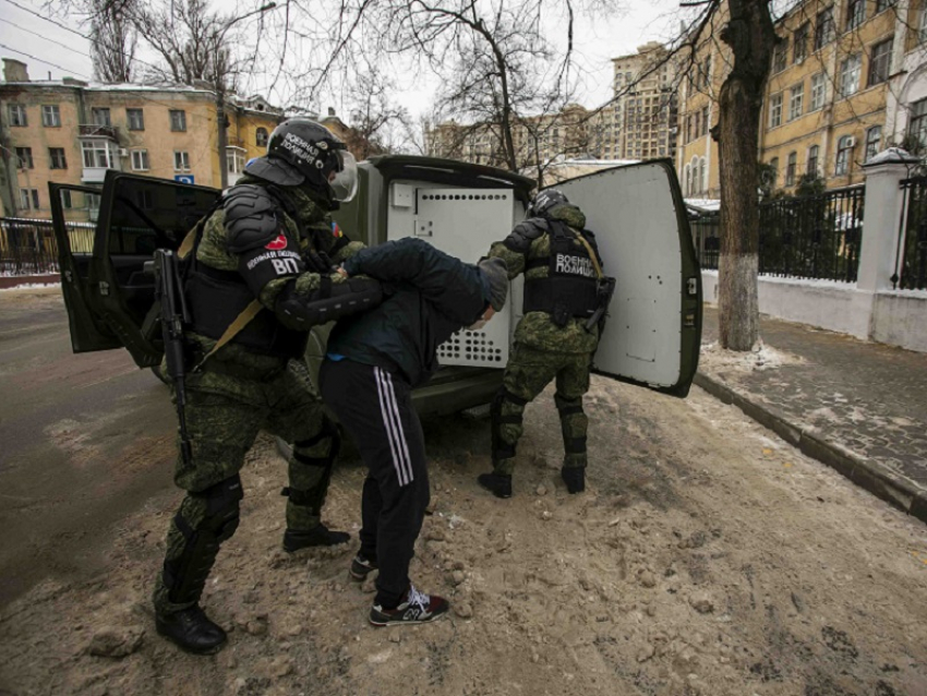 Опубликовано видео «атаки террористов» на военный штаб в Воронеже 