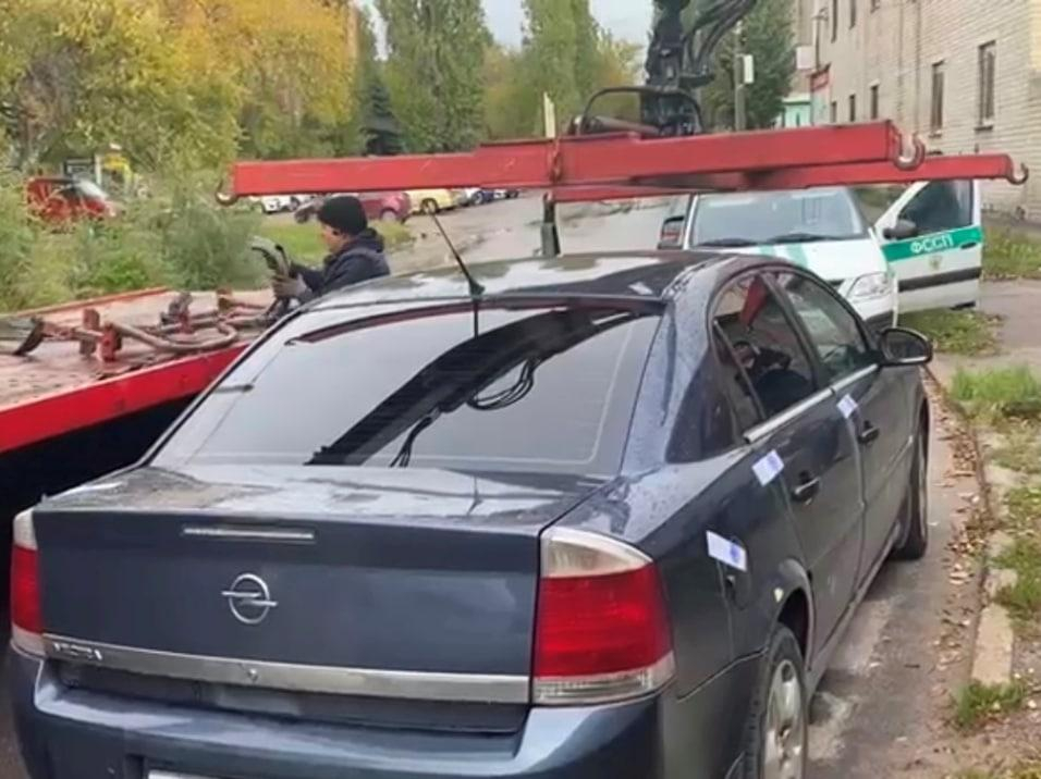 У воронежца, который «наездил» штрафов почти на 180 тыс рублей, арестовали машину