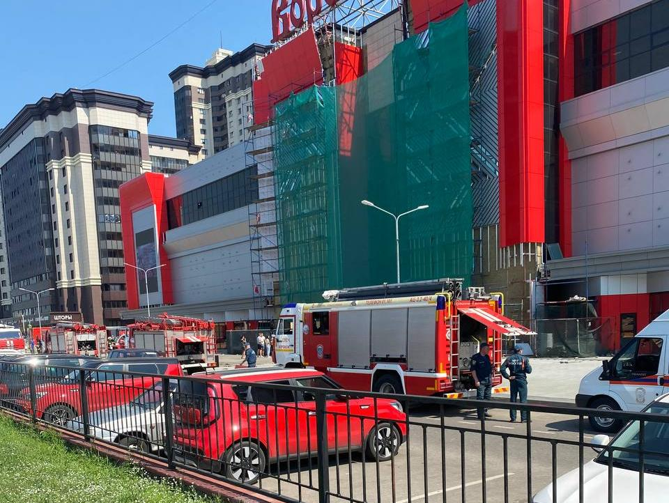 Стала известна причина скопления пожарных машин у рынка «Воронежский»