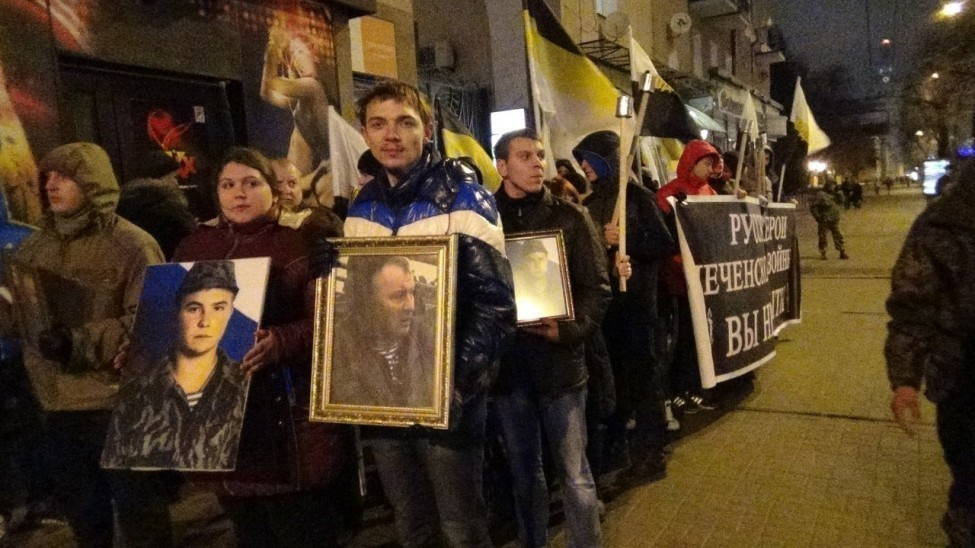 В Воронеже между участниками шествия в память о погибших в Чечне солдатах  и полицией произошла стычка (ВИДЕО)