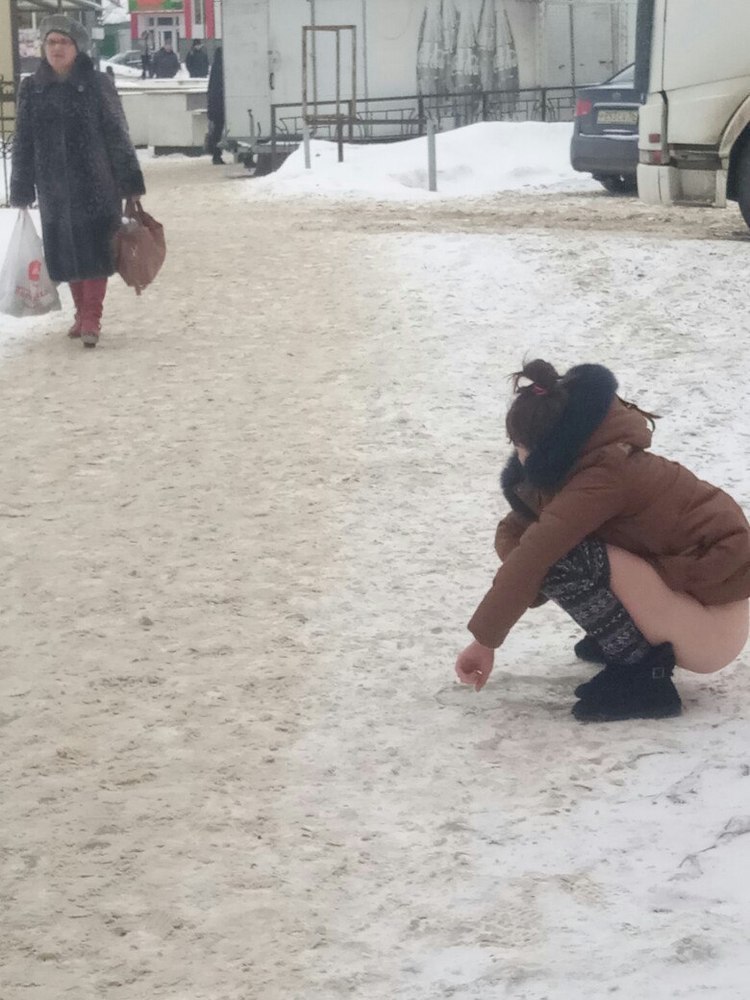 На вологодскую журналистку написали донос за фото в желтой куртке на фоне голубого неба