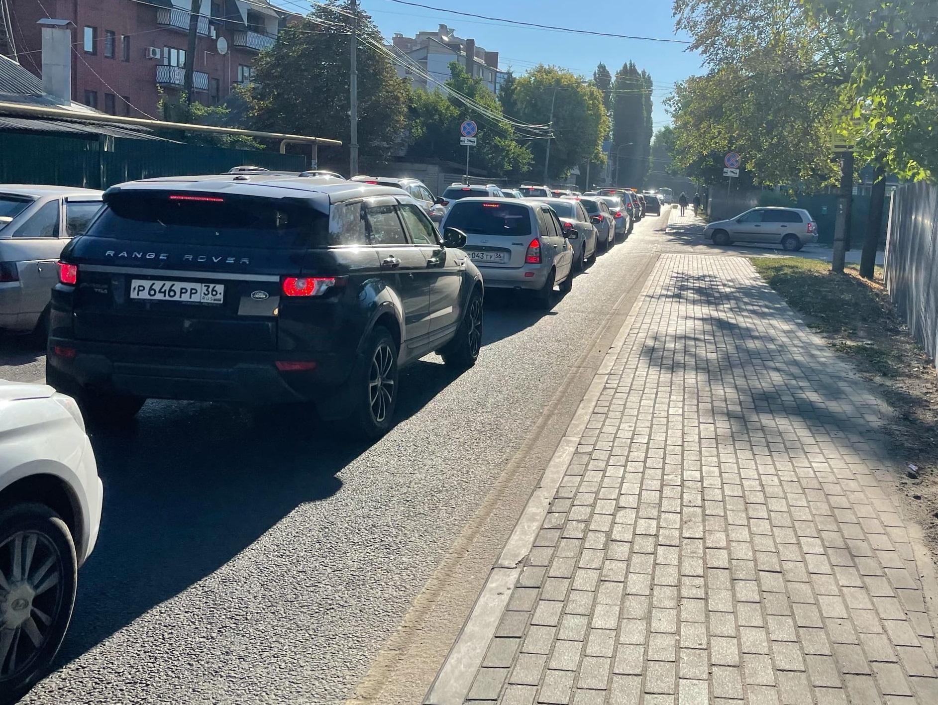 Утренние пробки остановили движение в Воронеже